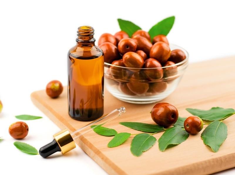 Làm đẹp từ đầu đến chân bằng dầu jojoba