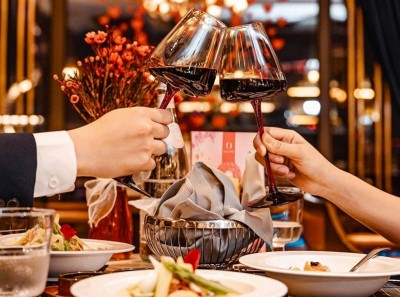 Để mình là cô gái nhã nhặn khi dự bữa ăn nhà hàng