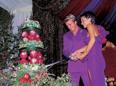 Vợ chồng Beckham nhận bão tim với bức ảnh diện đồ tím kỷ niệm 25 năm ngày cưới 
